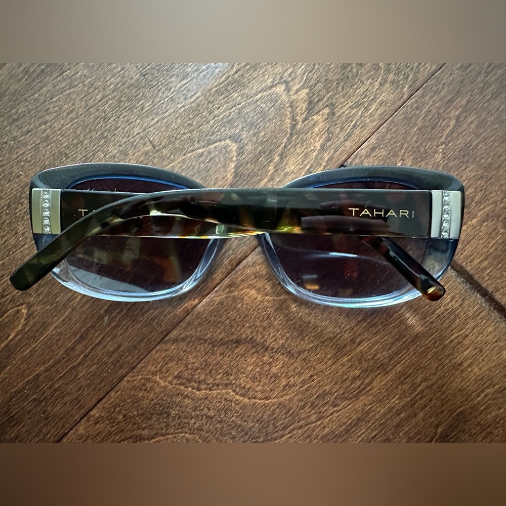 Tahari sunglasses - Picture 3 of 4